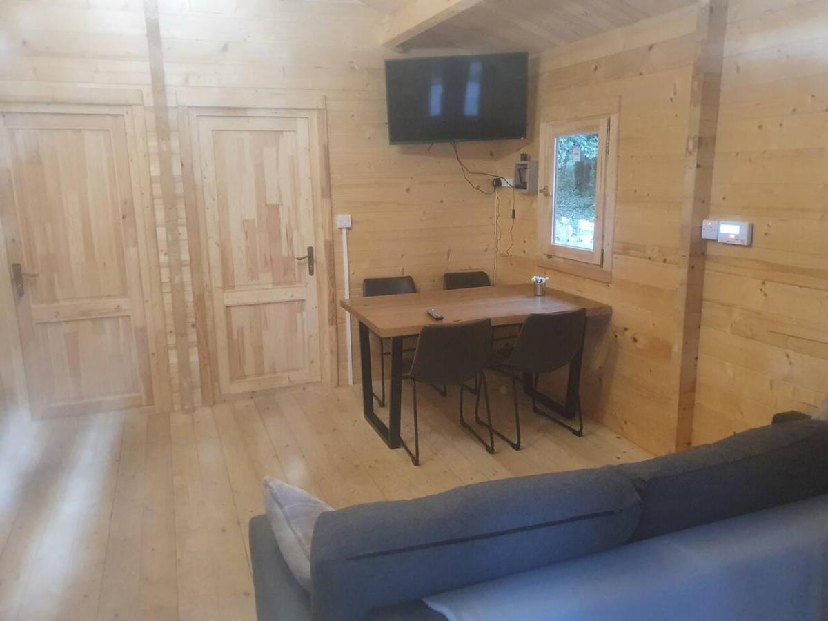 Stunning Log Cabin On The Lake Portroe 外观 照片