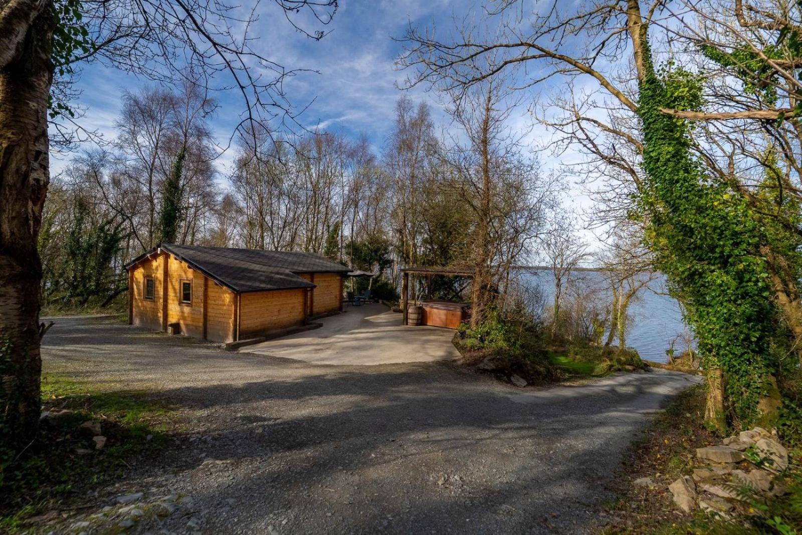 Stunning Log Cabin On The Lake Portroe 外观 照片